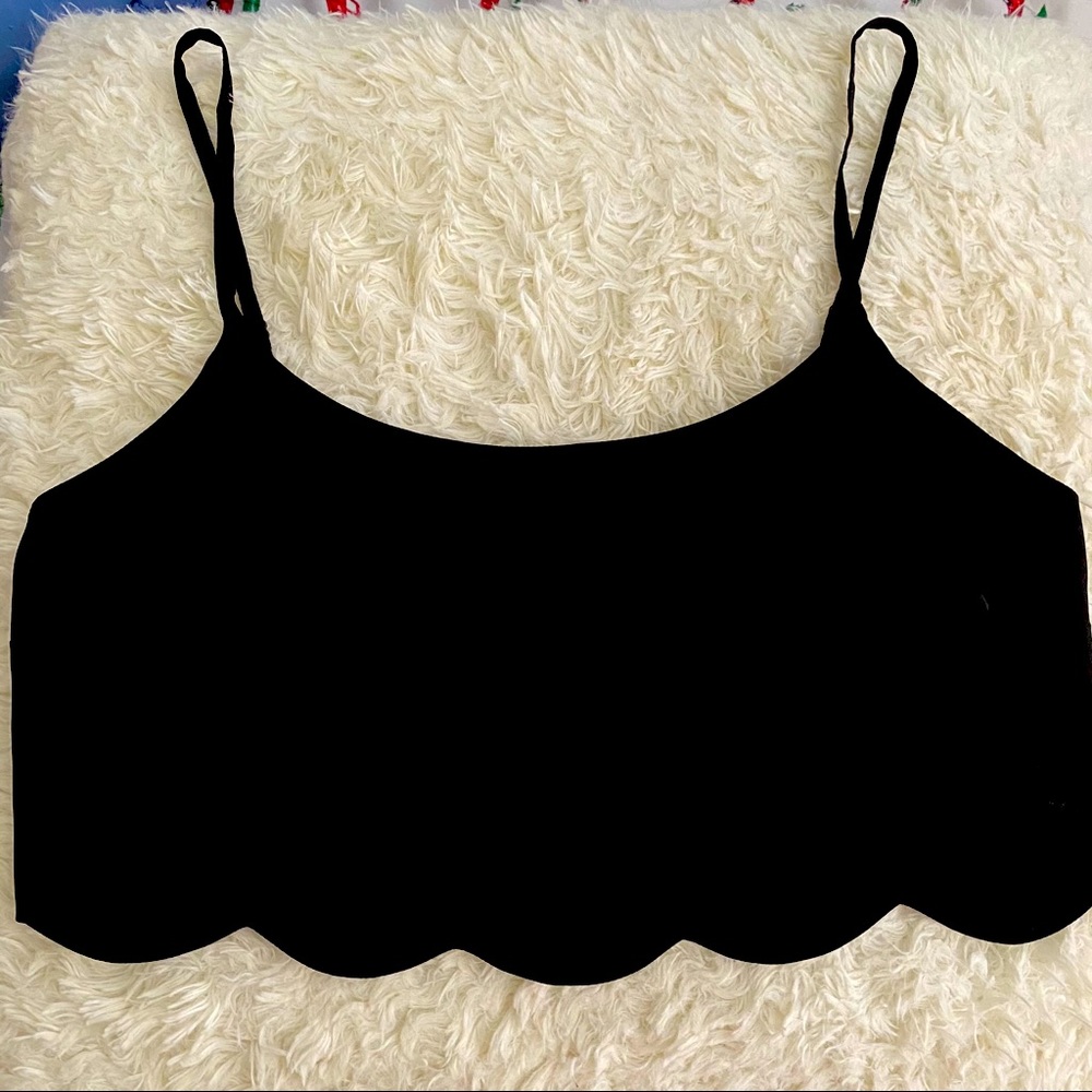 💕Free People | Black Scalloped Crop Top